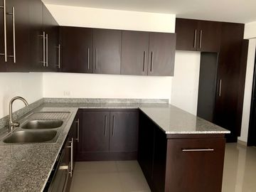 Vendo departamento en Lomas de Angelopolis II muy amplio cerca de Sonata