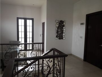 SEA CONFIABLE VENDE CASA EN DORAL
