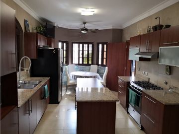 SEA CONFIABLE VENDE CASA EN DORAL