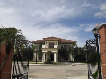 SEA CONFIABLE VENDE CASA EN DORAL