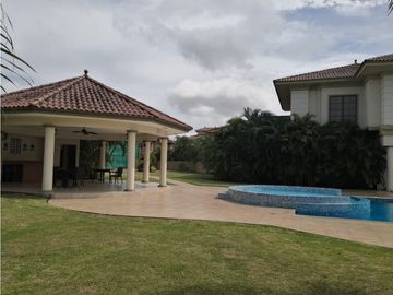 SEA CONFIABLE VENDE CASA EN DORAL
