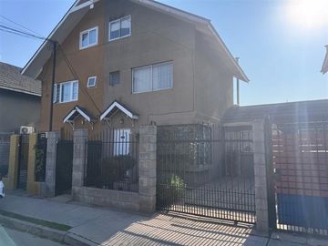 Casa en venta de 4 dorm. en Maipú