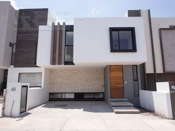 Casa con Jardín y Terraza en Zibatá, Santiago de Querétaro Centro