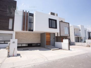 Casa con Jardín y Terraza en Zibatá, Santiago de Querétaro Centro