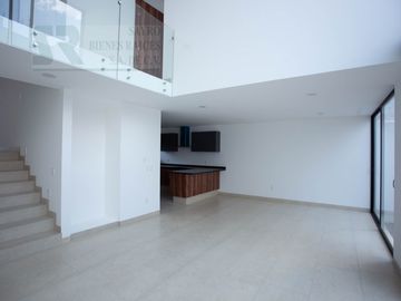 Casa con Jardín y Terraza en Zibatá, Santiago de Querétaro Centro