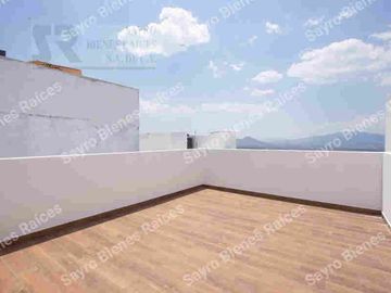 Casa con Jardín y Terraza en Zibatá, Santiago de Querétaro Centro