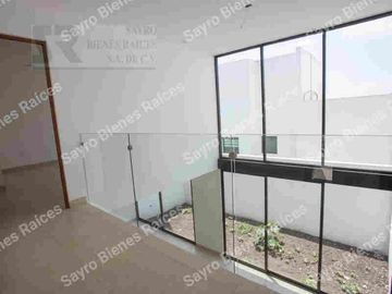 Casa con Jardín y Terraza en Zibatá, Santiago de Querétaro Centro