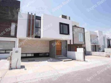 Casa con Jardín y Terraza en Zibatá, Santiago de Querétaro Centro