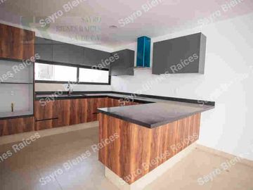 Casa con Jardín y Terraza en Zibatá, Santiago de Querétaro Centro
