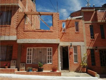 SE VENDE CASA EN LA URBANIZACION VILLA UNION