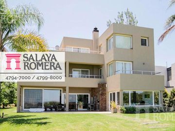 Casa Isla Santa Monica  5 Dormitorios  3 Pisos  Playa de Arena Propia