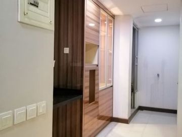 Apartemen ST Moritz Tower Royall 2 BR Siap Huni Furnished