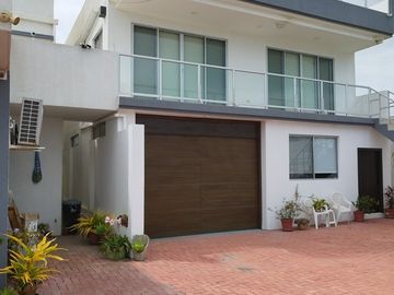 Se Vende Casa Cerca del Mar en Ballenita