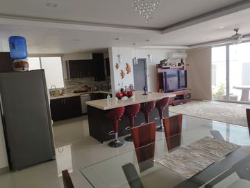 Se Vende Casa Cerca del Mar en Ballenita