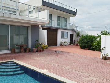 Se Vende Casa Cerca del Mar en Ballenita