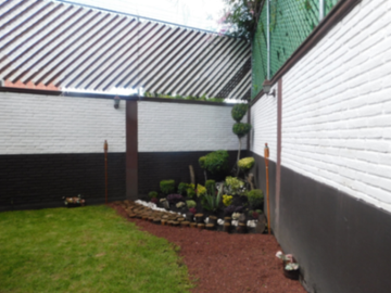 SE VENDE CASA EN PUEBLA EN EL FRACC. LOMAS DEL MARMOL AL SUR-ORIENTE ZONA LA CALERA