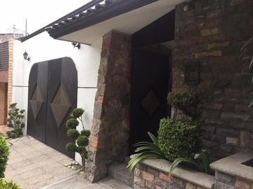 SE VENDE CASA EN PUEBLA EN EL FRACC. LOMAS DEL MARMOL AL SUR-ORIENTE ZONA LA CALERA