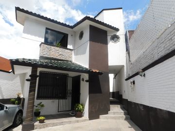 SE VENDE CASA EN PUEBLA EN EL FRACC. LOMAS DEL MARMOL AL SUR-ORIENTE ZONA LA CALERA