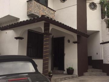 SE VENDE CASA EN PUEBLA EN EL FRACC. LOMAS DEL MARMOL AL SUR-ORIENTE ZONA LA CALERA