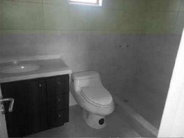 Se vende espaciosa casa cercano a plaza Miraflores