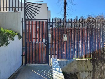 Se vende espaciosa casa cercano a plaza Miraflores