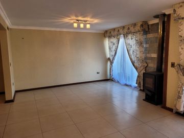 Se vende espaciosa casa cercano a plaza Miraflores
