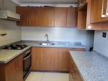 Se vende espaciosa casa cercano a plaza Miraflores