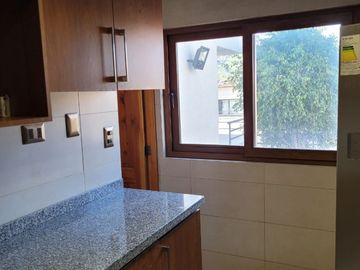 Se vende espaciosa casa cercano a plaza Miraflores