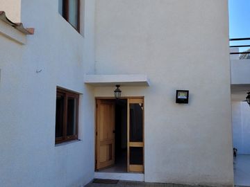 Se vende espaciosa casa cercano a plaza Miraflores