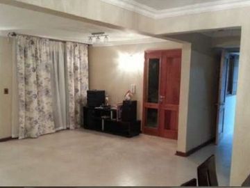 Se vende espaciosa casa cercano a plaza Miraflores