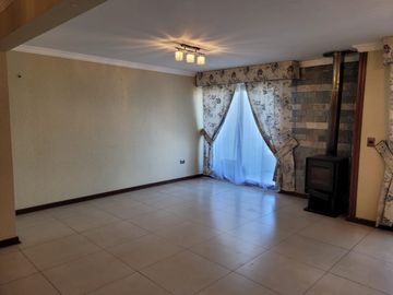 Se vende espaciosa casa cercano a plaza Miraflores
