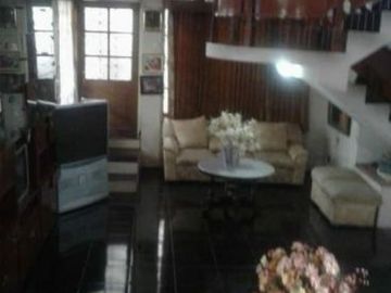 Rumah Dukuh Kupang Timur, Strategis