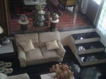 Rumah Dukuh Kupang Timur, Strategis