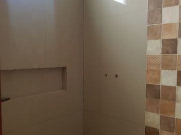 RUMAH BARU MURAH 2 LANTAI SEMIFURNISHED SIAP HUNI LOKASI STRATEGIS DI CINERE KOTA DEPOK