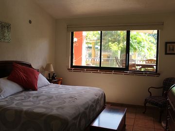 VENDO HERMOSA Y AMPLIA CASA EN PRIVADA DE SOLO 4 CASAS, FRACC. REAL DE TEZOYUCA