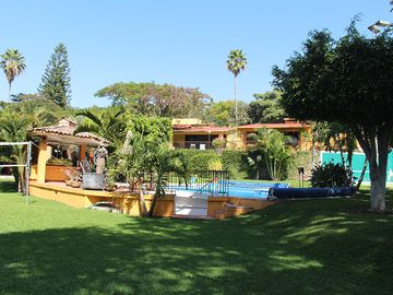 VENDO HERMOSA Y AMPLIA CASA EN PRIVADA DE SOLO 4 CASAS, FRACC. REAL DE TEZOYUCA