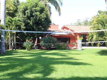 VENDO HERMOSA Y AMPLIA CASA EN PRIVADA DE SOLO 4 CASAS, FRACC. REAL DE TEZOYUCA