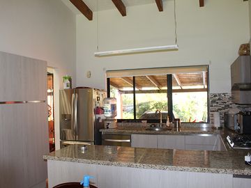 VENDO HERMOSA Y AMPLIA CASA EN PRIVADA DE SOLO 4 CASAS, FRACC. REAL DE TEZOYUCA