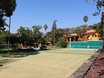 VENDO HERMOSA Y AMPLIA CASA EN PRIVADA DE SOLO 4 CASAS, FRACC. REAL DE TEZOYUCA