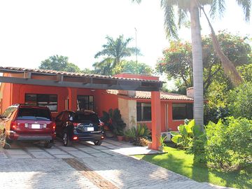 VENDO HERMOSA Y AMPLIA CASA EN PRIVADA DE SOLO 4 CASAS, FRACC. REAL DE TEZOYUCA