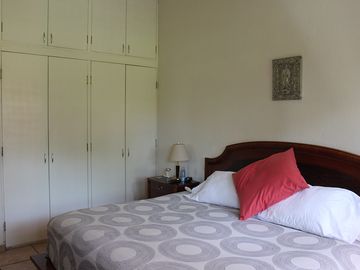 VENDO HERMOSA Y AMPLIA CASA EN PRIVADA DE SOLO 4 CASAS, FRACC. REAL DE TEZOYUCA