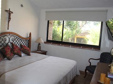 VENDO HERMOSA Y AMPLIA CASA EN PRIVADA DE SOLO 4 CASAS, FRACC. REAL DE TEZOYUCA