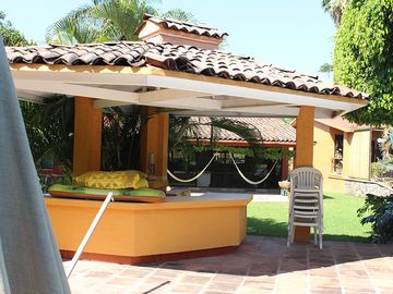 VENDO HERMOSA Y AMPLIA CASA EN PRIVADA DE SOLO 4 CASAS, FRACC. REAL DE TEZOYUCA