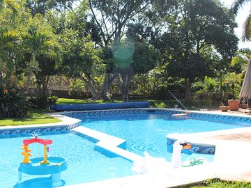VENDO HERMOSA Y AMPLIA CASA EN PRIVADA DE SOLO 4 CASAS, FRACC. REAL DE TEZOYUCA