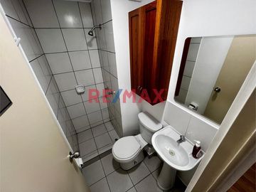 ALQUILER ¡Tu nuevo hogar te espera! Descubre este lindo y acogedor departamento remodelado, ubicado en el 3er piso con vista interna, excelente ilumin