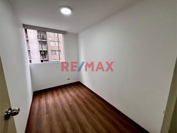 ALQUILER ¡Tu nuevo hogar te espera! Descubre este lindo y acogedor departamento remodelado, ubicado en el 3er piso con vista interna, excelente ilumin