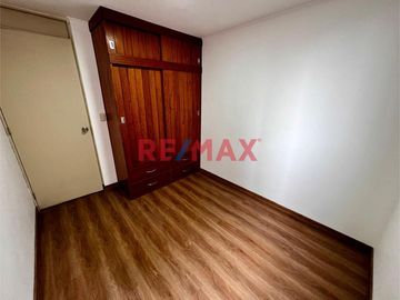 ALQUILER ¡Tu nuevo hogar te espera! Descubre este lindo y acogedor departamento remodelado, ubicado en el 3er piso con vista interna, excelente ilumin