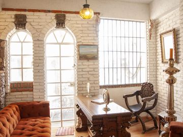 Casa en Venta en Vista del Valle, estilo colonial mexicano, con gran jardín