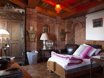 Casa en Venta en Vista del Valle, estilo colonial mexicano, con gran jardín