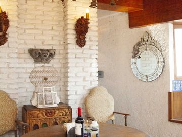 Casa en Venta en Vista del Valle, estilo colonial mexicano, con gran jardín